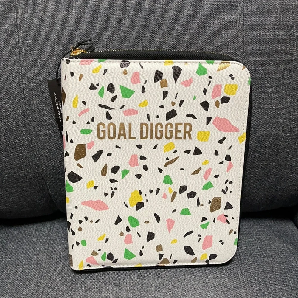 Alice Scott Goal Digger Folio